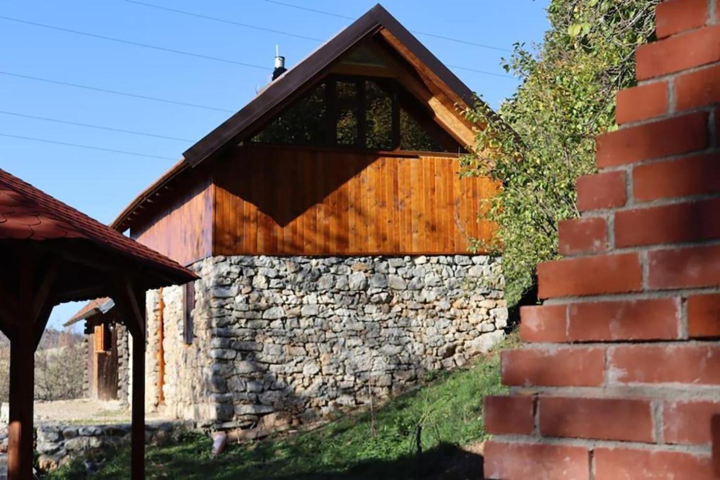 Salas U Bregu In Cheile Carasului Crasova Esterno foto