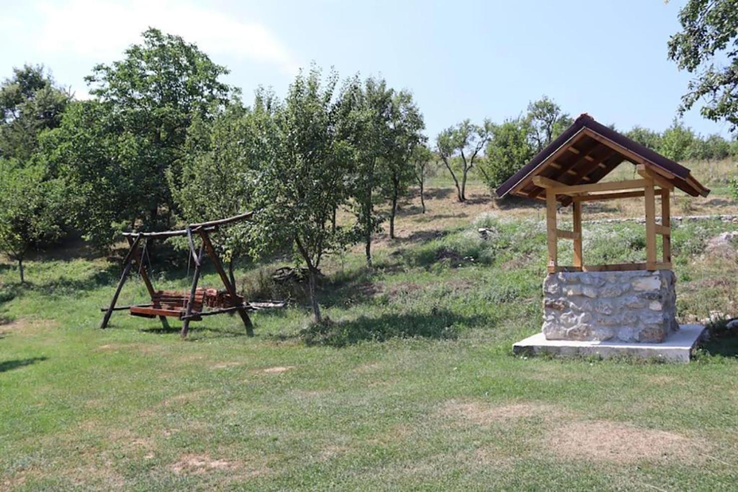 Salas U Bregu In Cheile Carasului Crasova Esterno foto