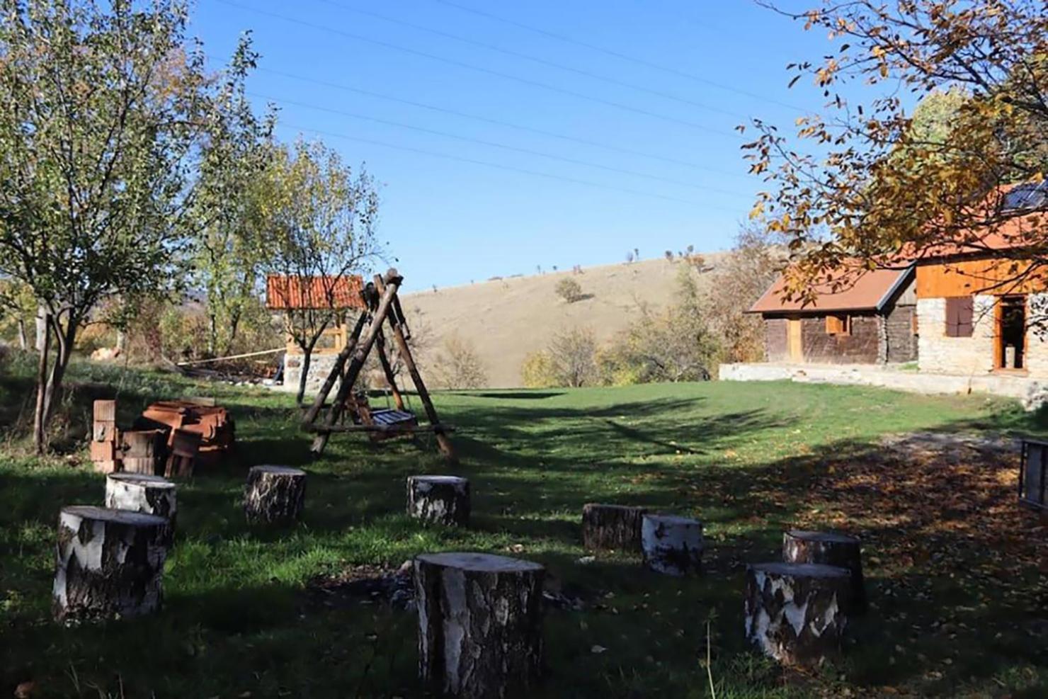 Salas U Bregu In Cheile Carasului Crasova Esterno foto