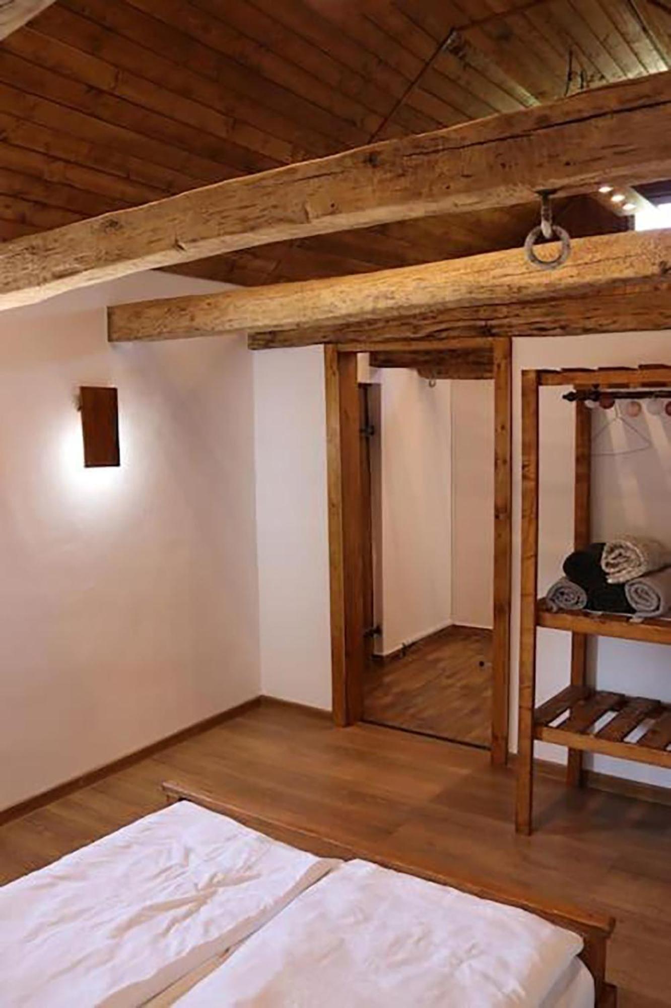 Salas U Bregu In Cheile Carasului Crasova Esterno foto